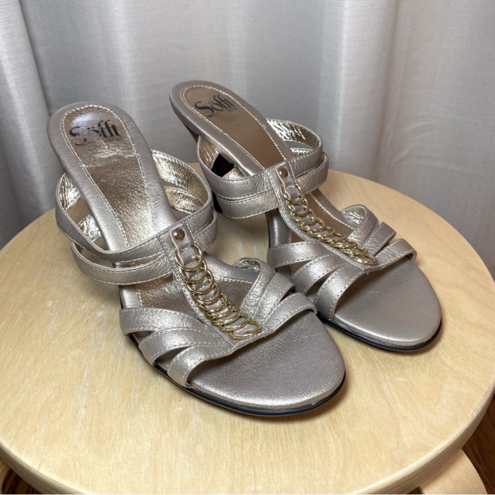 Sofft Shiny Beige Gold Strappy Chain Front Leather Upper Heels Women’s Size 9